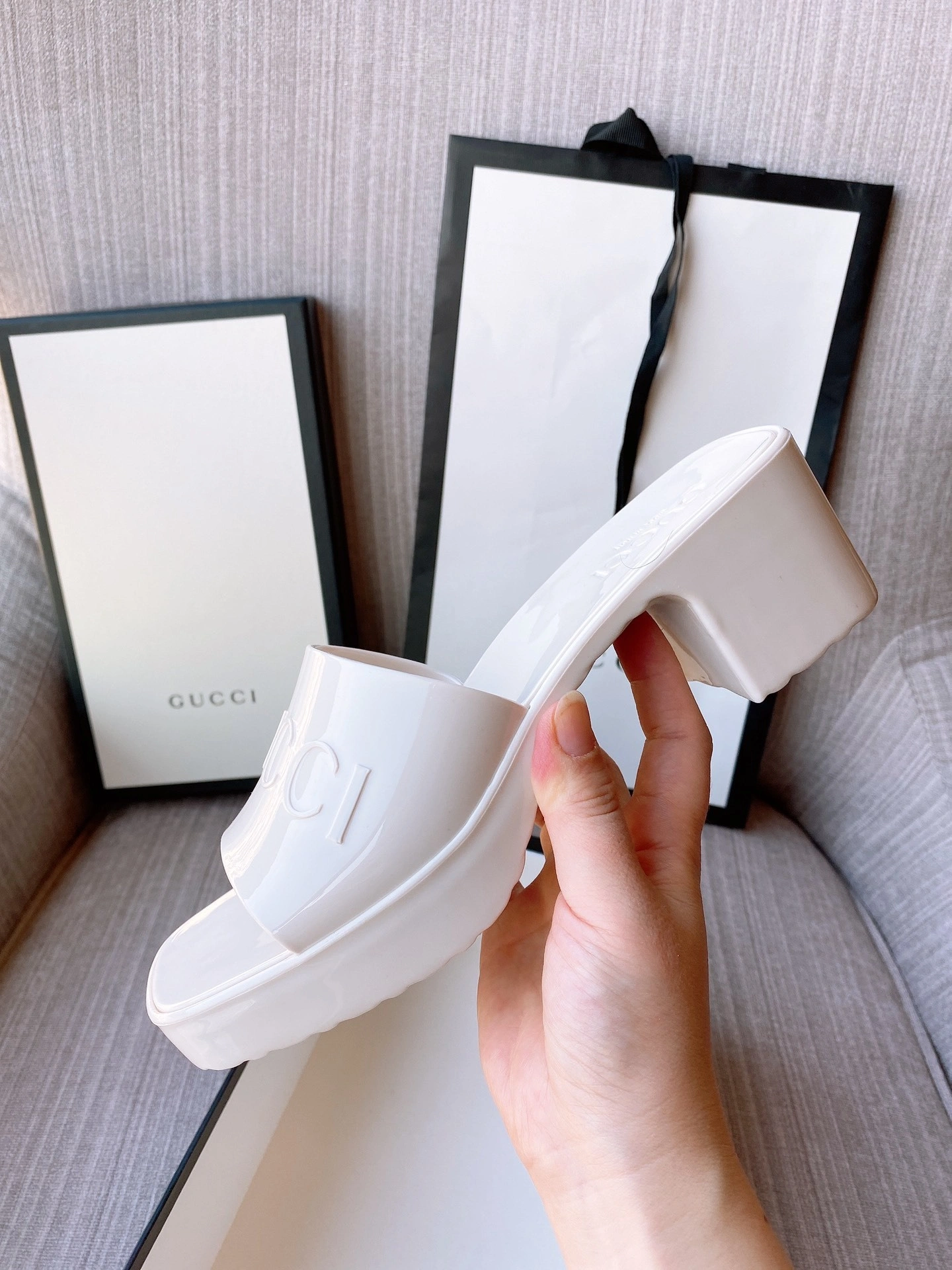 6u33i 624730 J8700 9022 Heel height：5.5CM Waterproof：2.5CM item:DT-X234E3007
